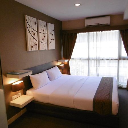 The Green Bells Bangkok Bagian luar foto