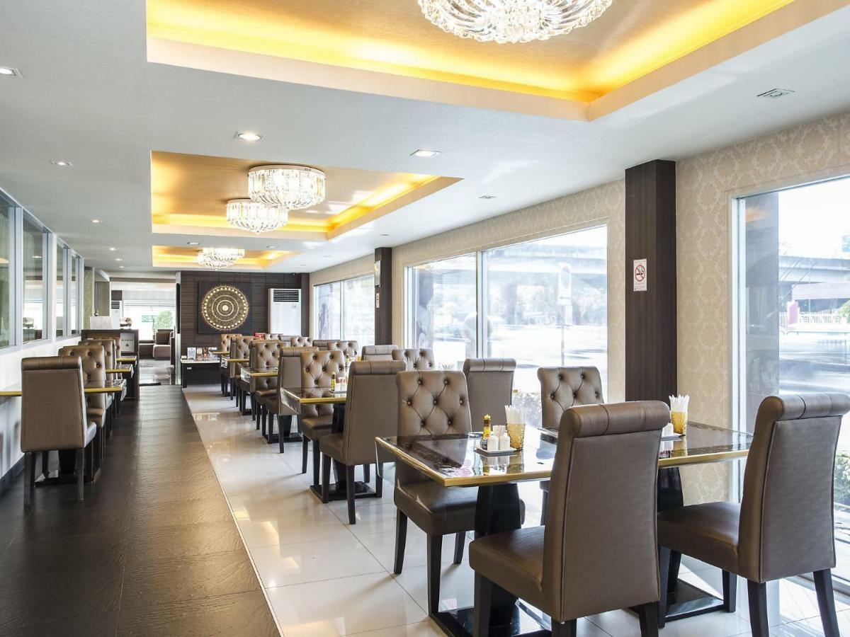 The Green Bells Bangkok Bagian luar foto