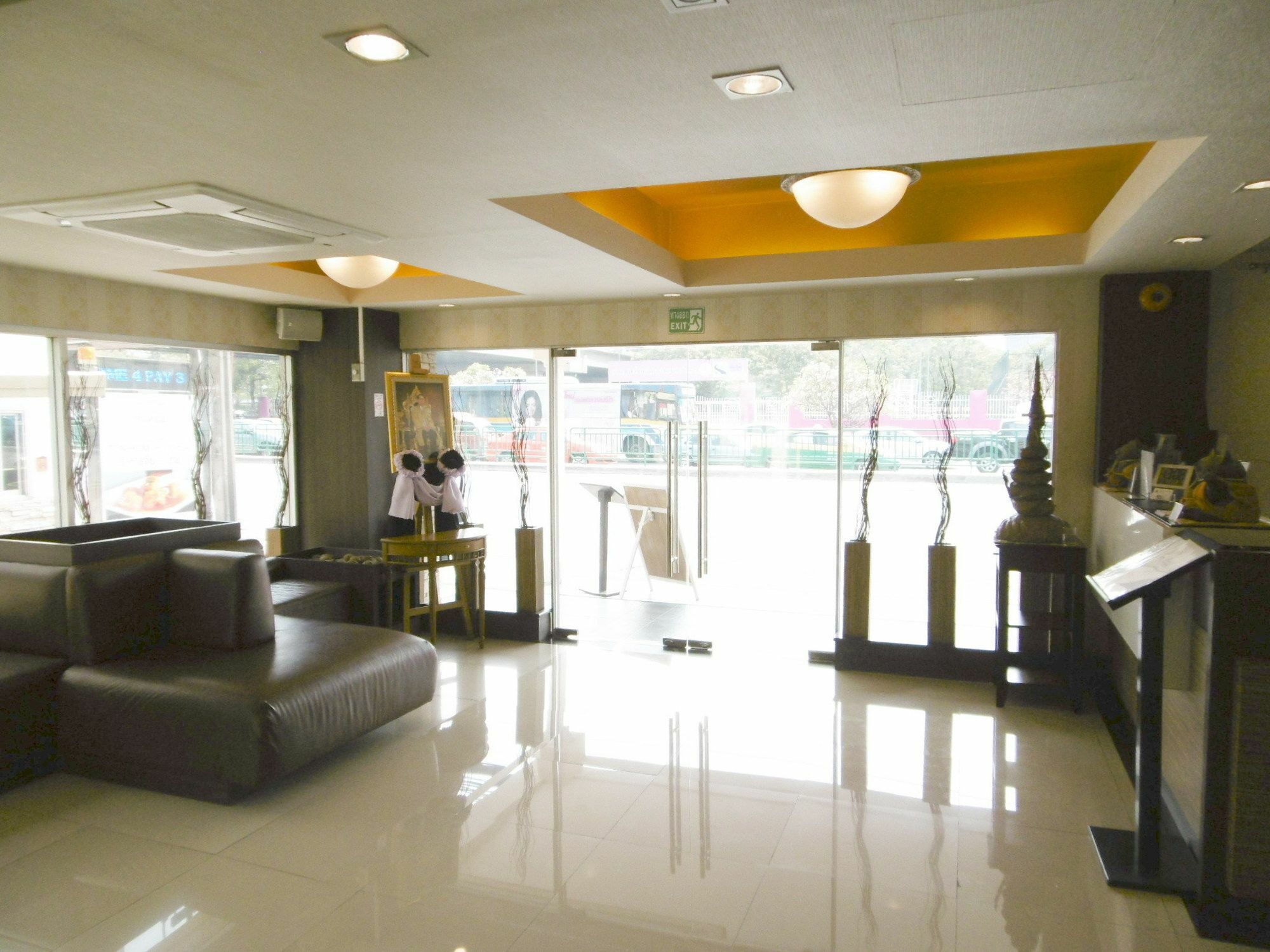 The Green Bells Bangkok Bagian luar foto